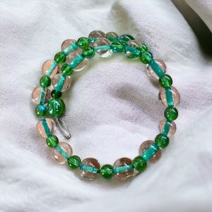 Green spiral glass bead bracelet